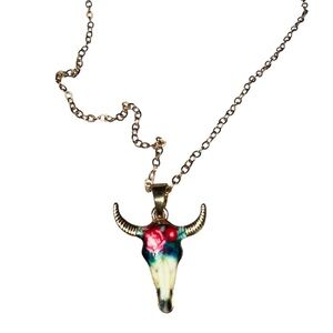 🆕 Women’s cattle skull Necklace